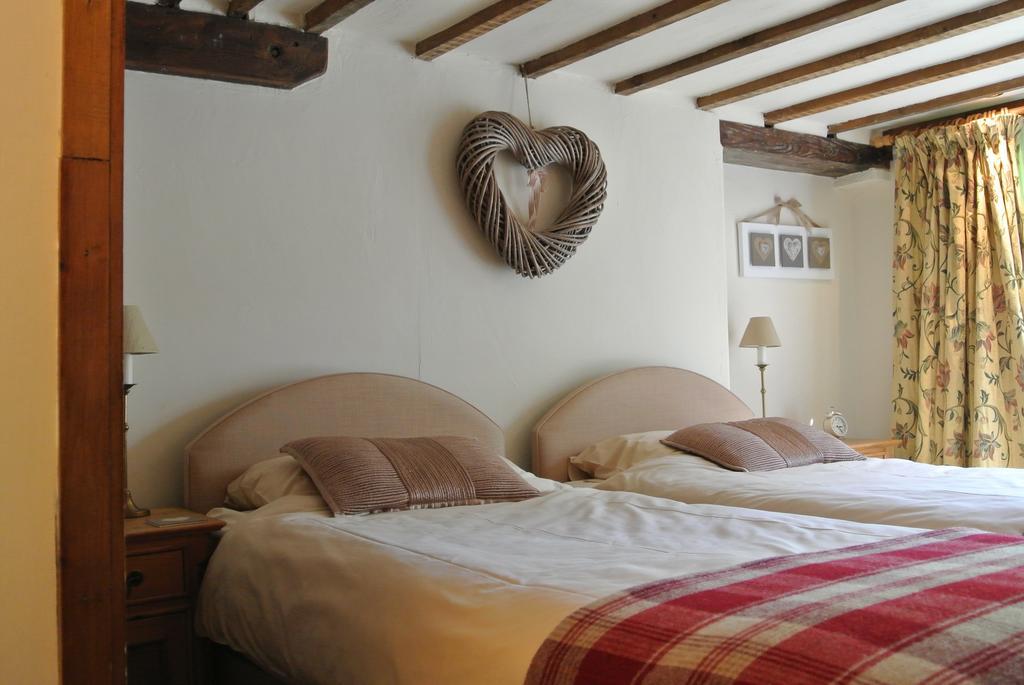Frith Farm House Cottages Newnham  Szoba fotó